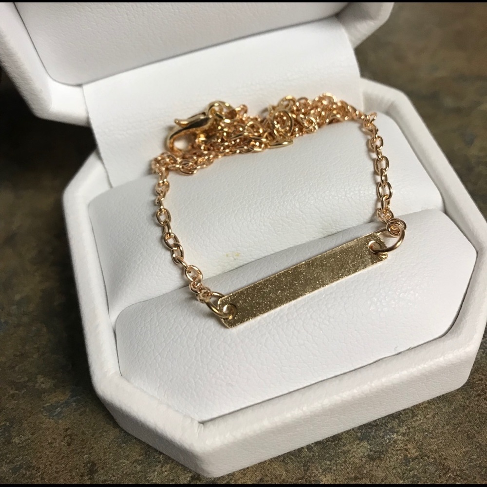 NWT - Gold bar necklace 1 1/2 inch.